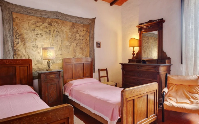 Hillside Retreat With a View