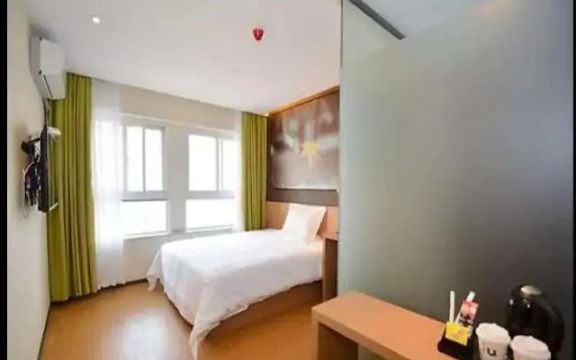 IU Hotel Zhengzhou Xinzheng Yasi College