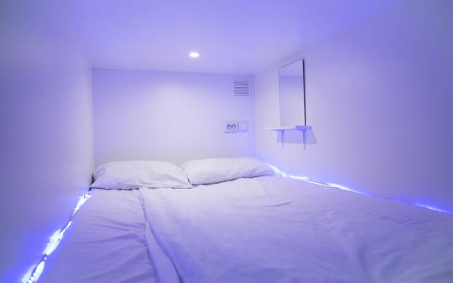 CUBE Capsule Hotel
