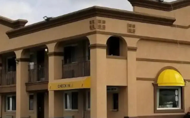 Super 8 by Wyndham Bellmawr NJ/Philadelphia PA Area