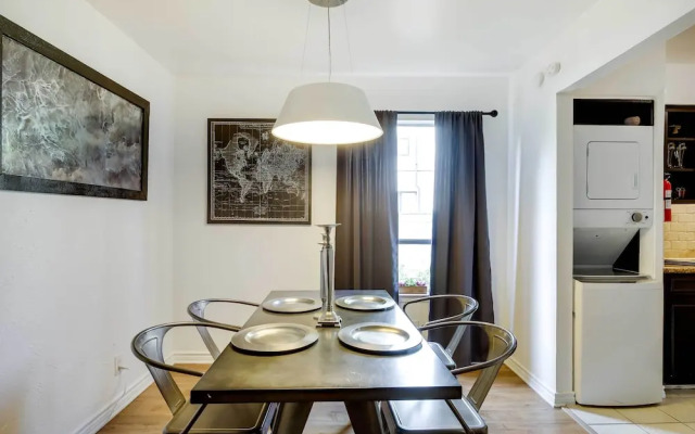 Contemporary Dallas Condo w/ Pool Access!