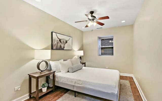 Upscale 4BR in Wicker Park - Damen 1R