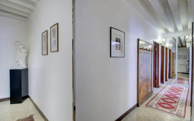 CANAL VIEWS SAN MARCO 240sqm 8pax 4Dbeds aircnd
