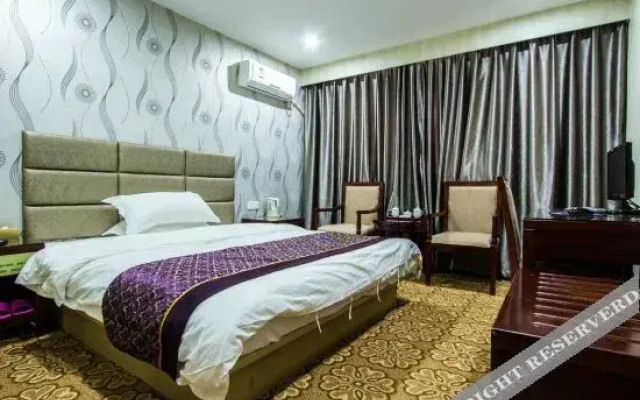 Hyatt Regency Hotel (Houhua Night Market)