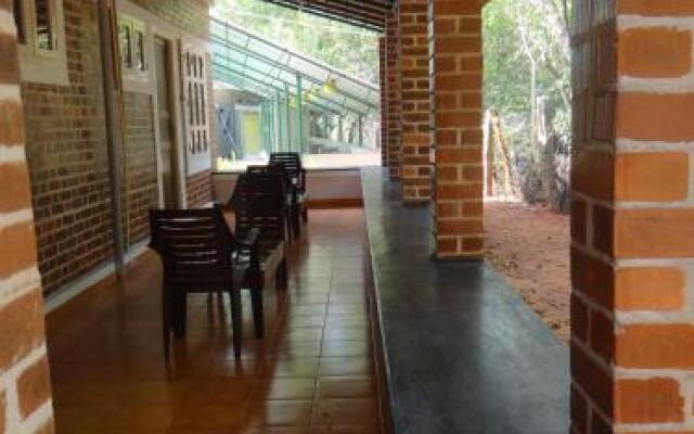 Inn Pondiville Forest Retreat