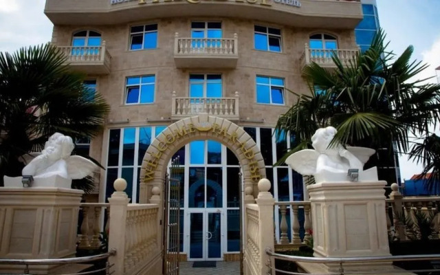 Paradise Hotel