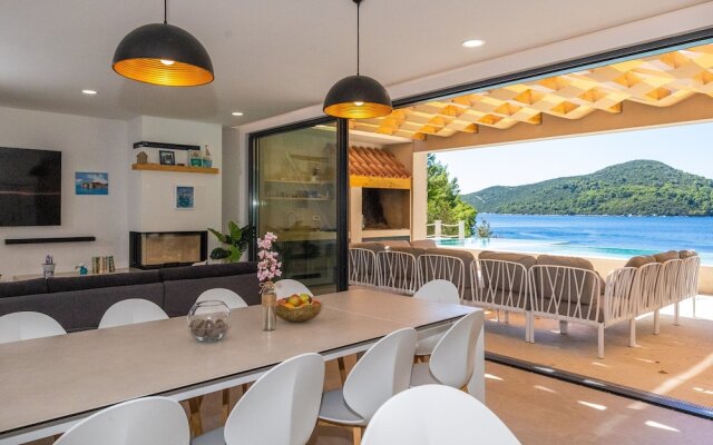 Beachfront Villa Brulupes