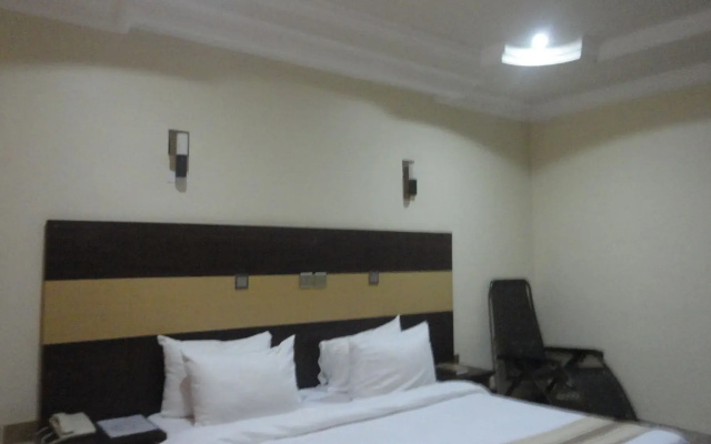 Caesar's Court Hotel and Suites