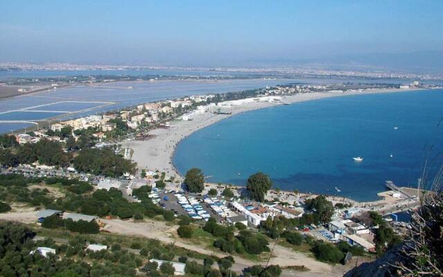 ### Appartamenti sulla SPIAGGIA al POETTO ###
