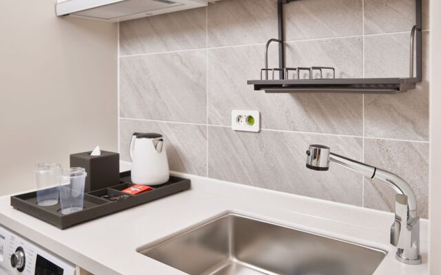 Shift Door Residence Hari