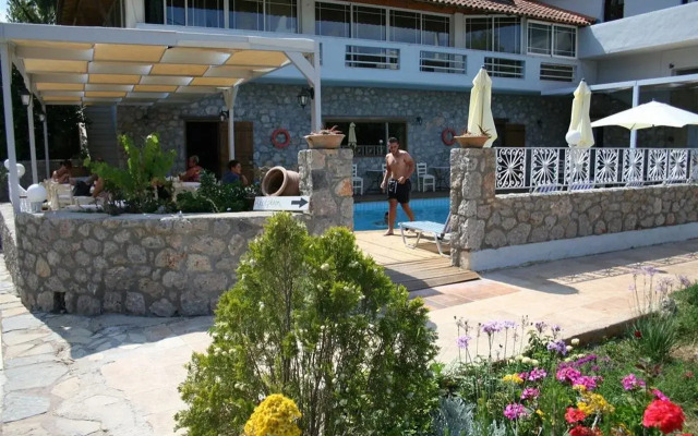 Naiades Almiros River Hotel