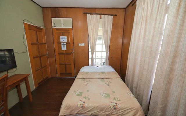 OYO 90968 Teratak Samuderakita Chalet
