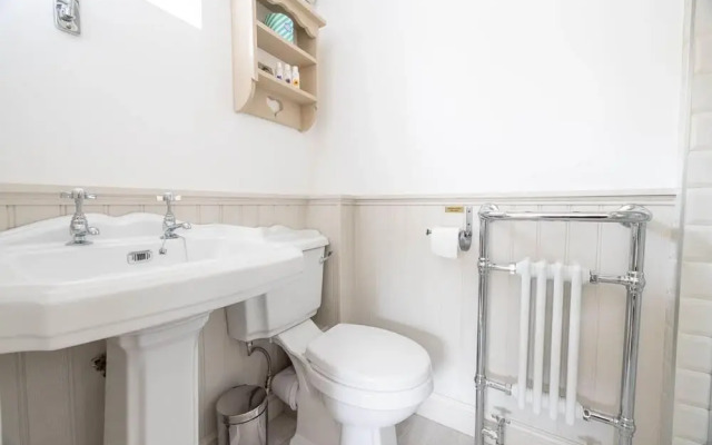 Host Stay The Nest Castleton