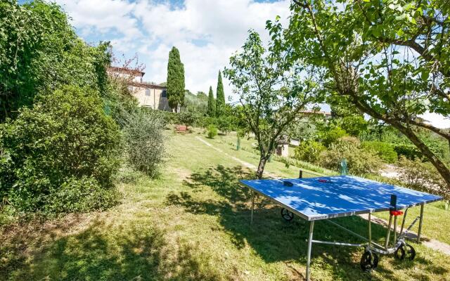 Boutique Cottage in Poggibonsi with Pool