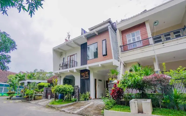 Angler Guest House Malang by OYO Rooms
