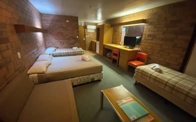 Hawker Hotel Motel