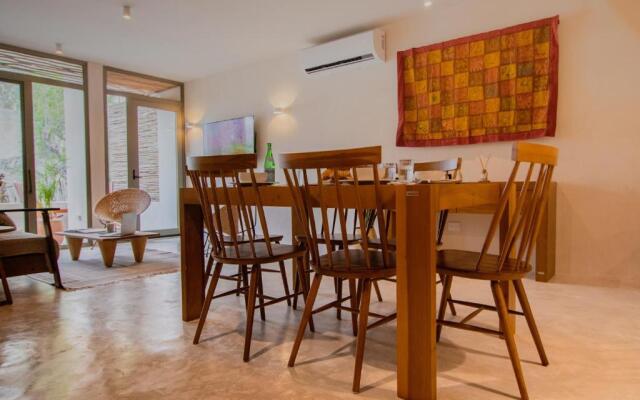 Spacious 2BR apt   Wide balcony w/tub & Yoga deck
