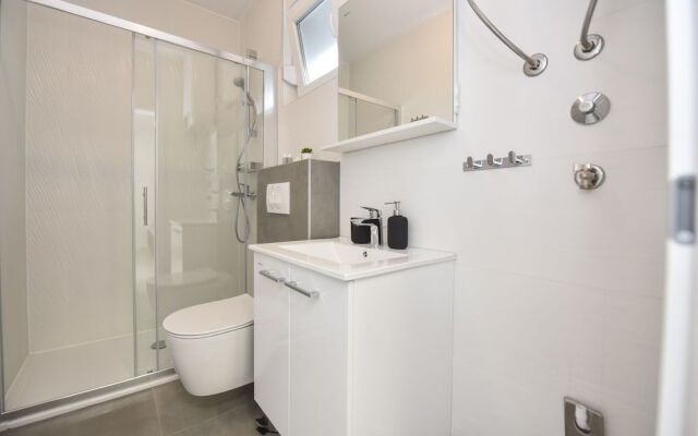 Pool Apartments & Rooms Mare