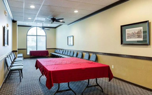 Comfort Suites Bush Intercontinental Airport