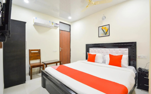 OYO 64736 Hotel Gold