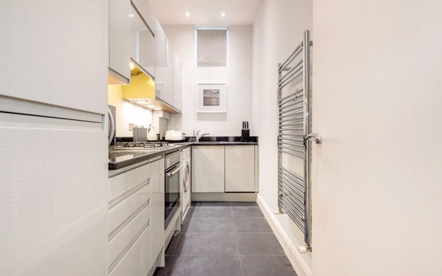 Stunning Home Near Earl's Court by Underthedoormat