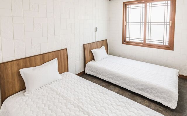 Jejucloudy Field House Pension