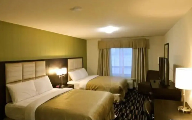 Stoughton Western Star Inn & Suites