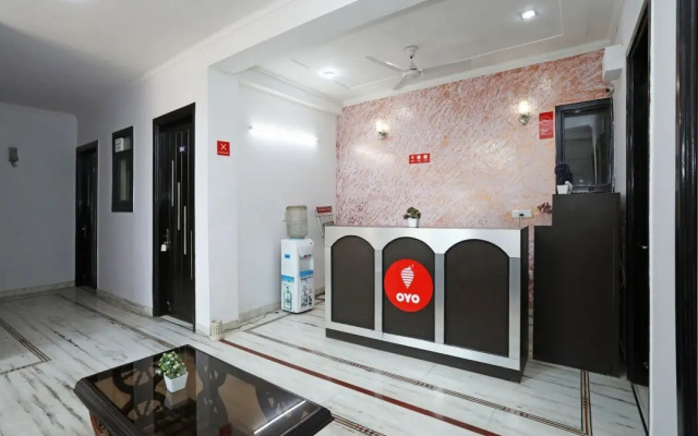 Oyo 11606 Hotel Diplomat Residency