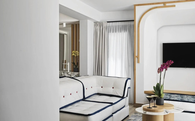Cresanto Luxury Suites - Adults Only
