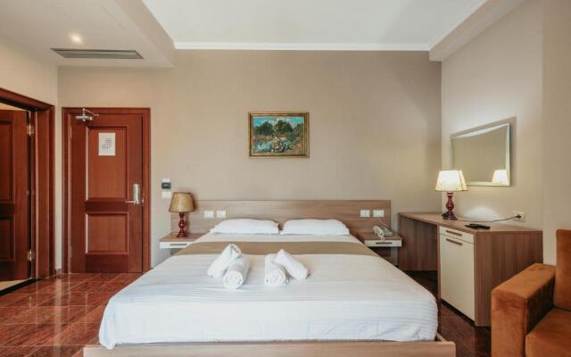 Fishta Hotel