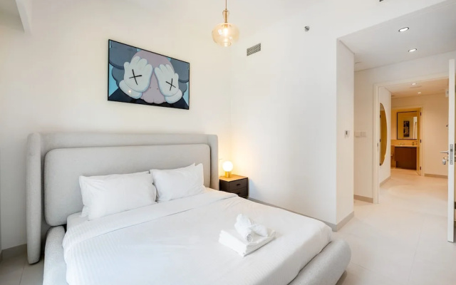 Exclusive 2BR Downtown Apt w Burj Khalifa Views