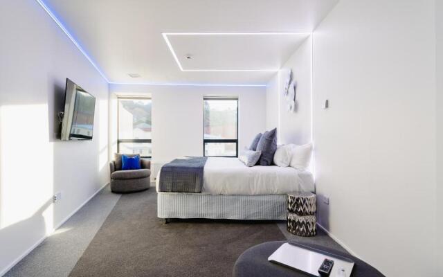 Quarters B2- Luxurious Studio