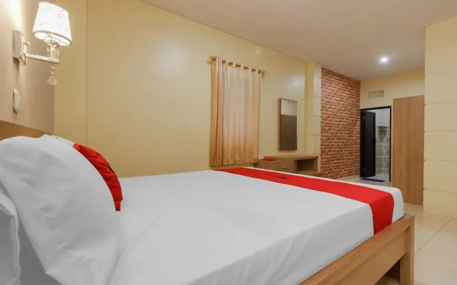 RedDoorz Plus near Pantai Malalayang Manado