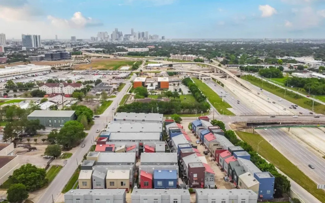 Modern Houston Townhome: 5 Miles to Downtown!