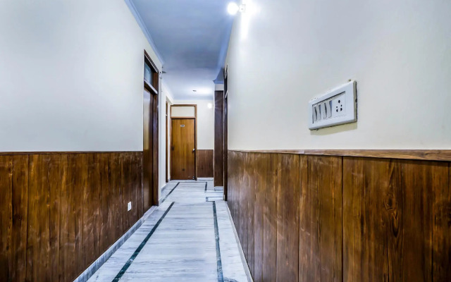 OYO 22533 Hotel Sunrise Blue