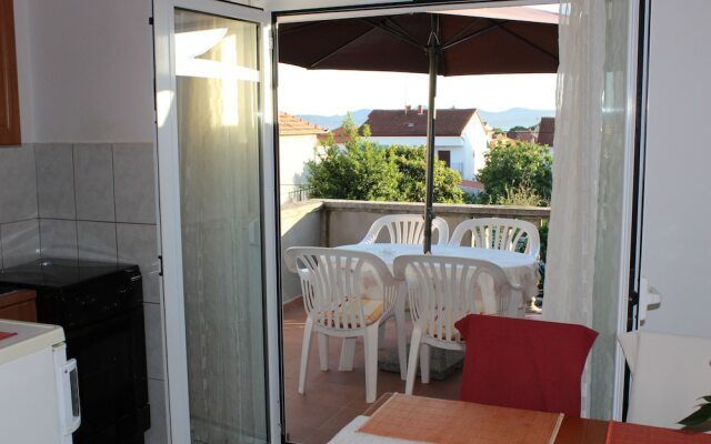 Apartments and Room Thea