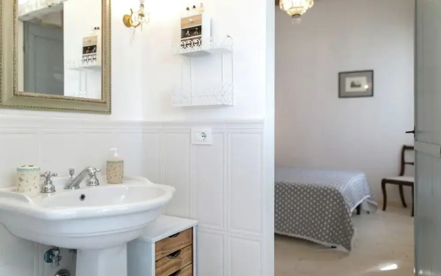 4 Person Villa with Private Swimming Pool & Garden in Lovely Surroundings near Cortona