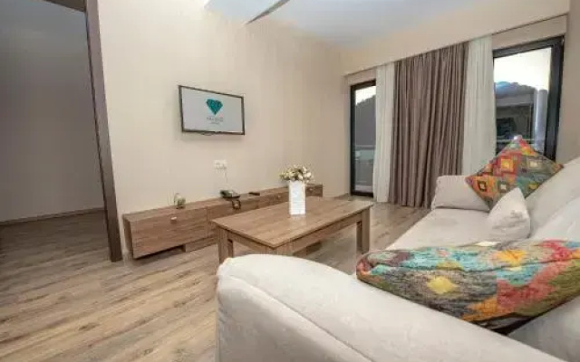 Crystal Resort Apartment B208