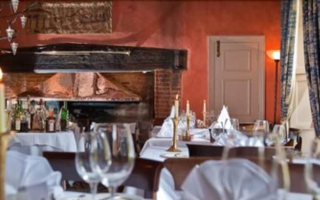 Ravenwood Hall Hotel
