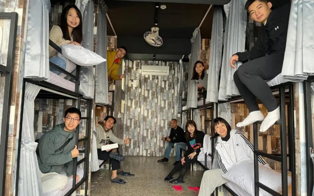 Topbunk Hostel