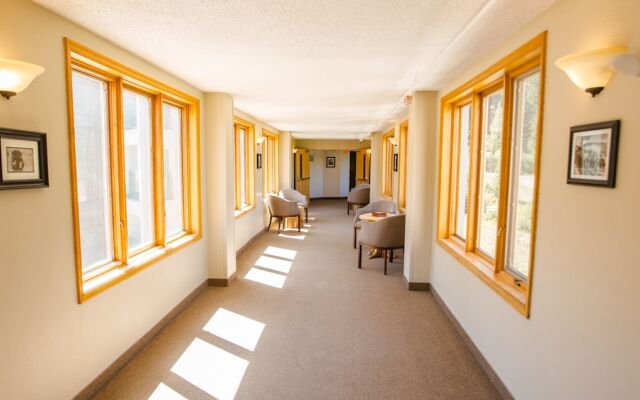 Iron Horse C5083 Studio Bedroom Condo by RedAwning