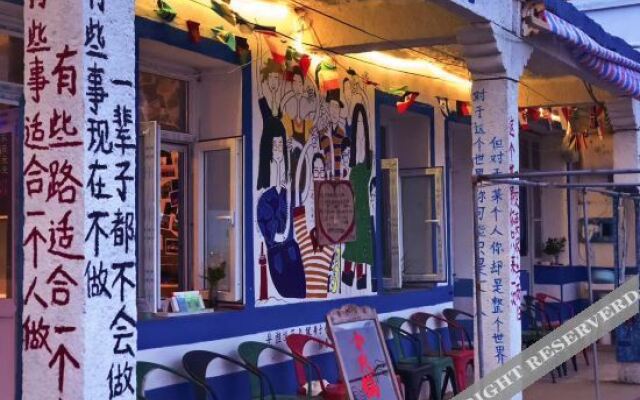 Zhoushan youth hostel for the elderly and the sea