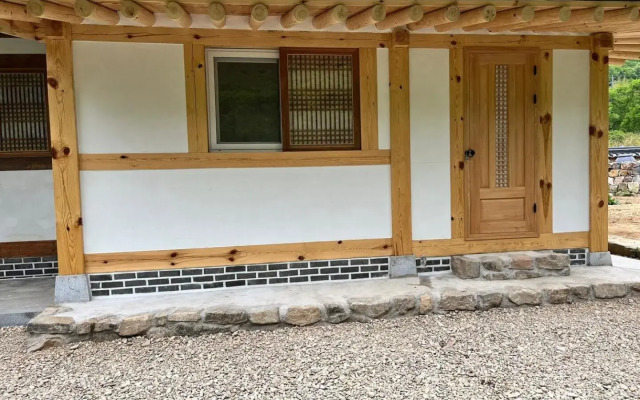 Wanju Hanok Pension Hyurim