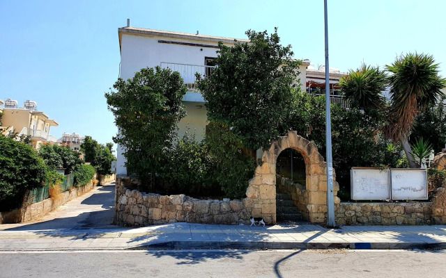 2 Bedroom Cozy Apartment near Tourist Area, 200m from sea