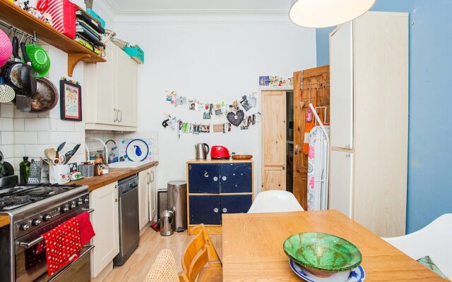 Two Bedroom Apartment Near Shepherds Bush