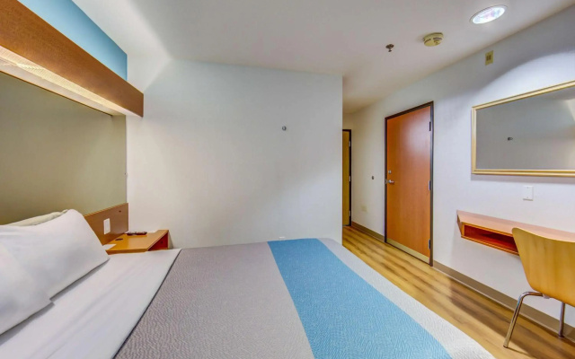 Motel 6 Sutherlin, OR