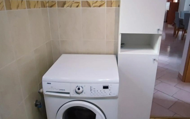 Apartment Wine & Olive oil Mofardin