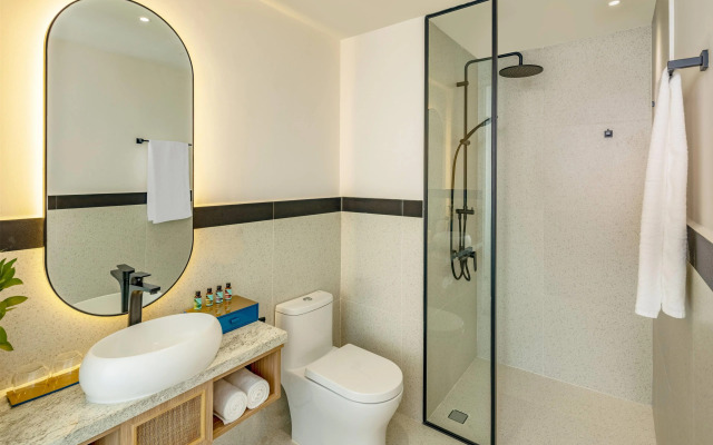 Wyndham Hoi An Royal Beachfront Resort & Villas