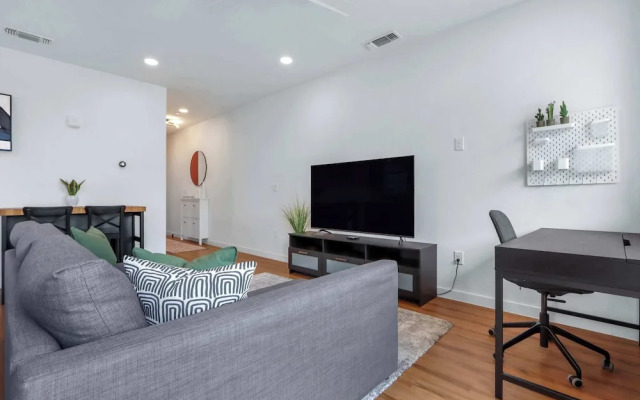 Creekside Modern Condo for 4