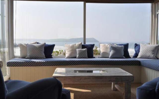 Gorgeous Apartment Only Yards From Polzeath Beach